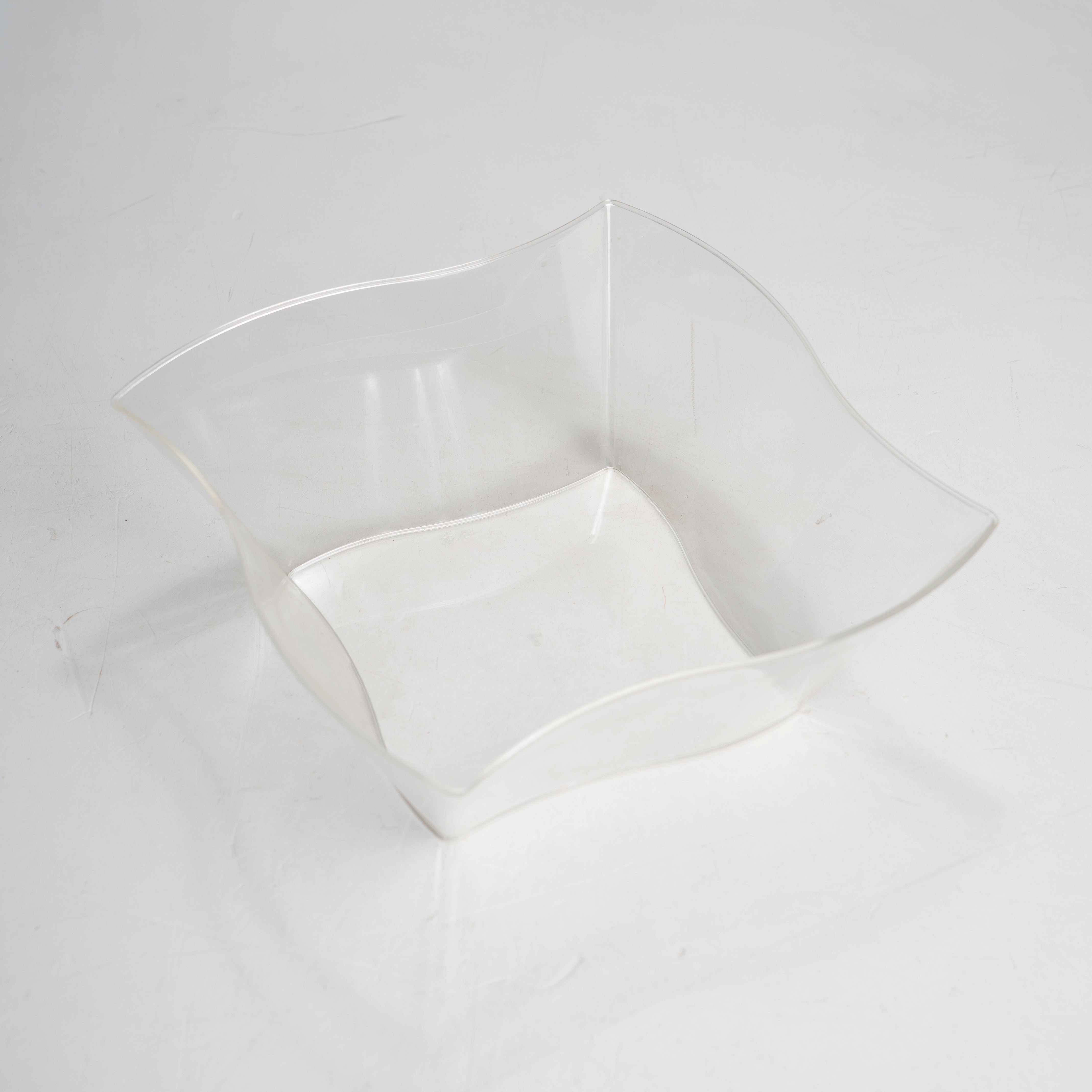 קערה מעוטרת בינונית משובחת ואיכותית - הנמל