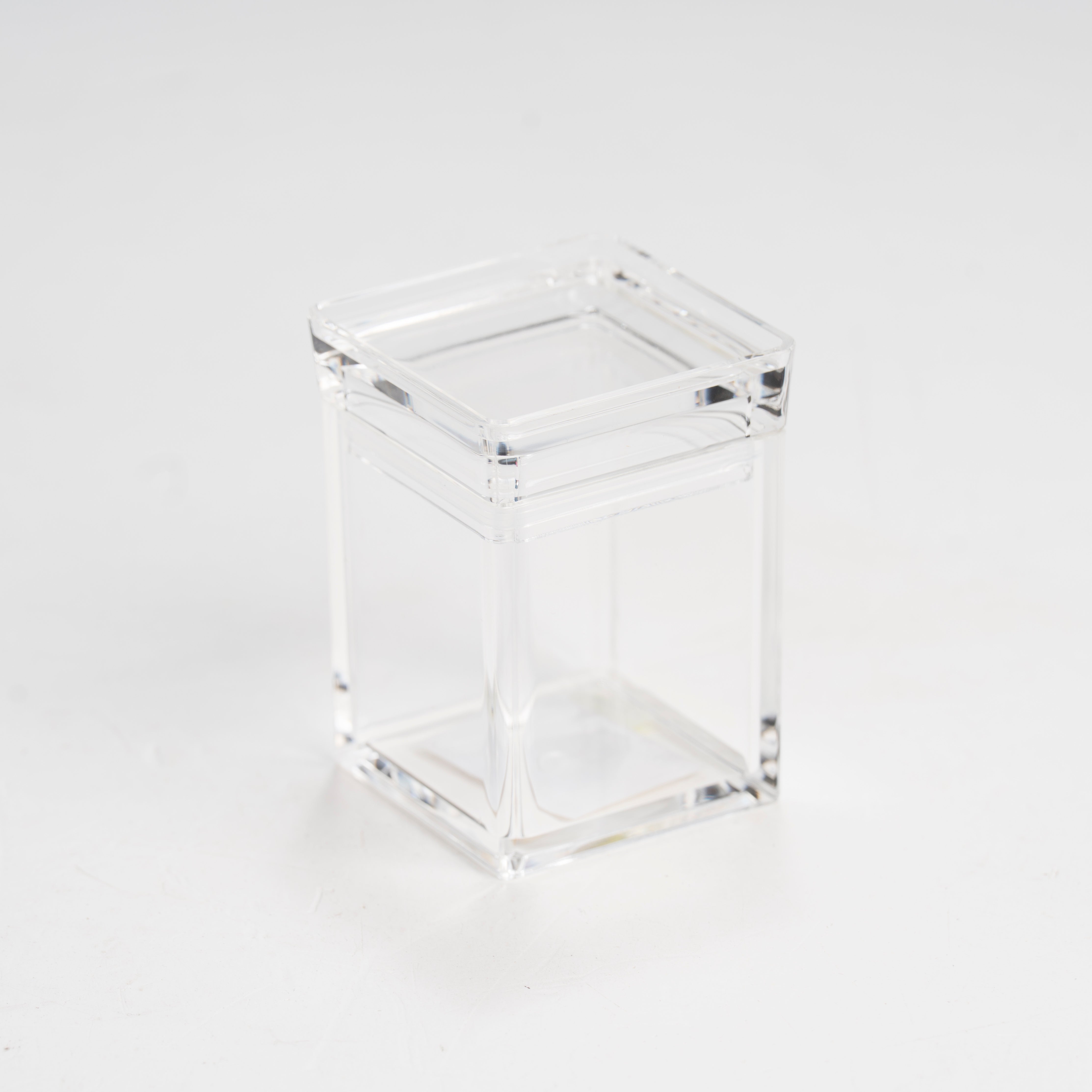 קופסא אקרילית +מכסה 15